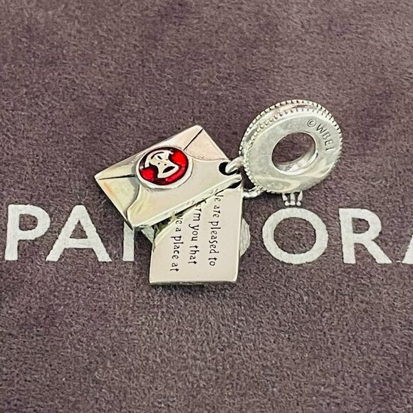 Pandora Harry Potter, Hogwarts Acceptance Letter Dangle Charm - Picture 5 of 5